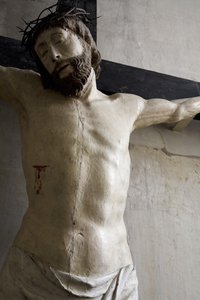 Kristus na kříži, detail (lakované dřevo)